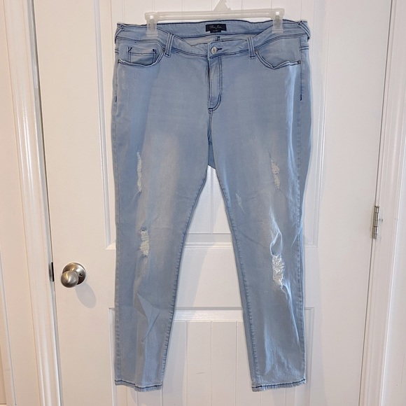 Poetic Justice Scarlett Distressed Curvy Skinny Jean | Size 20 | Light Wash - Picture 3 of 4
